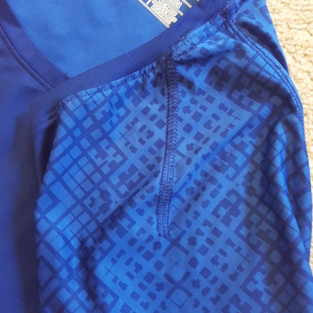 Women's Under armour heat gear shirt size Small - Picture 4 of 8